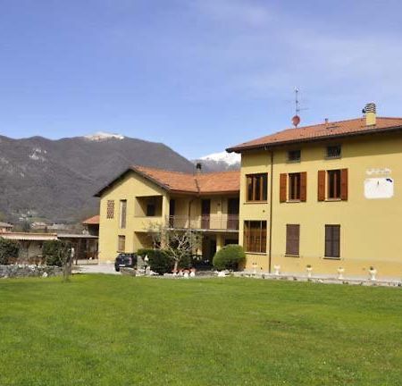 Il Coniglio Sulla Luna Erba Exterior foto